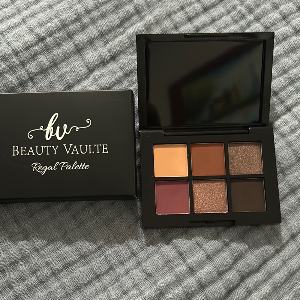 Regal Palette - Multi-Color Eyeshadow Set